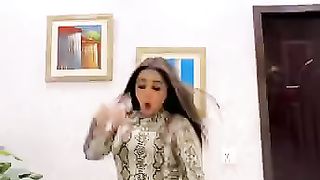 Gaadi_Kaali_????__._._._#foryou_#trending_#minahilmalik.