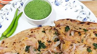 Pyaaz ke Parathe Banae hai aj to Ingredients Sliced onionFresh corianderCumin seedsCarrom seedsRed