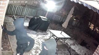 Watch armed suspects try to break into Ontario family home