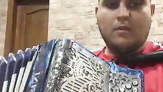 Bryan de Luílhas with another very beautiful modinha.