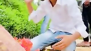 Grenadine_dans_un_parc_#shorts_#tiktok_#comedy(144p). 2
