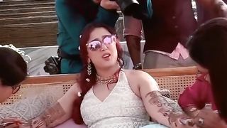 Aamir Khan ka ex wife Kiran apni beti shaadi me kaise naach rahi hai__ Bollywoodlogy _ Honey Singh.