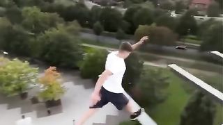 Is this crazy or he is brave