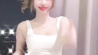 Cute Girl Dance on TikTok