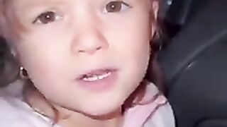 Эмилия_любит_дарить_подарочки_????_#мимика_#эмилия_#марьяна