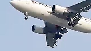 The aeroplane ll between the skies