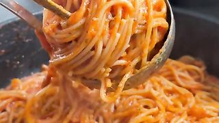 Spaghetti mit scharfer TomatensauceZutaten