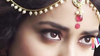 shriya saran close up