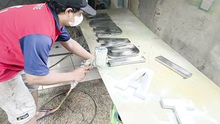 Warna dasar untuk huruf timbul