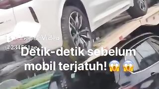 Momen sebelum jatuh ke jalan raya