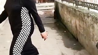 larki kutty sy dar gai .