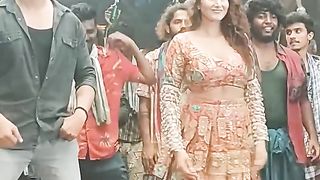 #ragini #raginidwivedi-NUH22YqFNxM-720p-1705314975 (1).