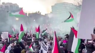 Pro-Palestine Protesters Attempt To Breach Security Fence Outside Of The White House