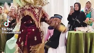 Tari piring Sumatera Barat