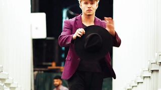 The guy shows a spectacular dance