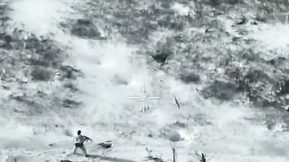 Российский солдат увернулся от украинского дрона