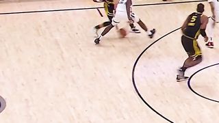 stephencurry30 showing off every handle in his bag on this possession GSW-MEM on TNT