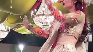 Beautiful Dance of Shahtaj Khan at Dr Zarnab Mehndi Event ???? Pakistani Wedding Dance Video