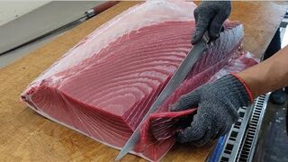 600 pounds! Amazing master cutting giant bluefin tuna, sashimi - Taiwanese street food