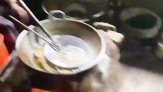Membuat rempeyek kacang asli indonesia