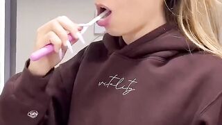 When You ACCIDENTALLY Eat Something Before The Dentist：