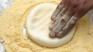 Pizza or Garlic Bread Dono 1 mei hi 2 in 1