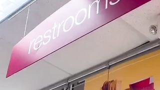 When You Have To Poop At The Store：