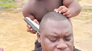 Jack se coupe les cheveux | Jack se coupe les cheveux |