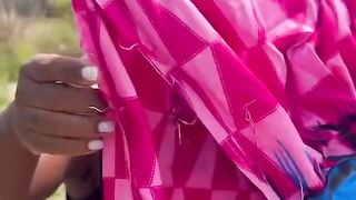 il lui offre des fleurs ???? | il lui offre des fleurs ???? | By Sean Bridon 2