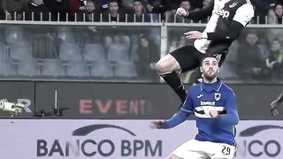 CR7 Cristiano Ronaldo Excelente tiro en la cabeza volador