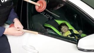 How to open the car door if your car keys are talked in the car