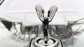 Rolls Royce Cullinan Black Badge SUV.