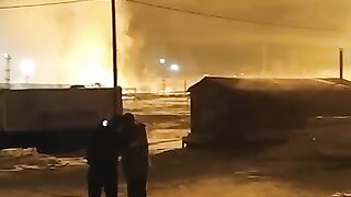 Детальне відео гігантської бавовни на іркурському нафтовому заводі