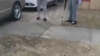Girl Mad A Big Mistake After She Pulled Up To Somebody House With Her Kids In The Car!