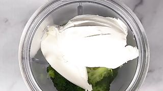 CREAMY BROCCOLI PASTA!