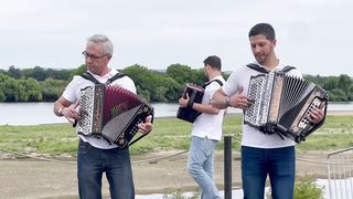 Two excellent players playing a Vira.