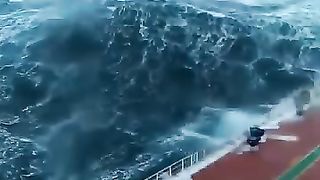 The big sea and the ship