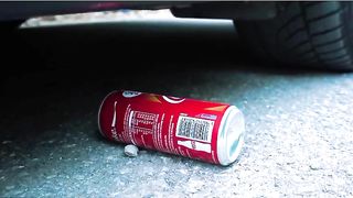 Esmagando coisas crocantes e macias de carro! CARRO EXPERIMENTAL vs MIRINDA