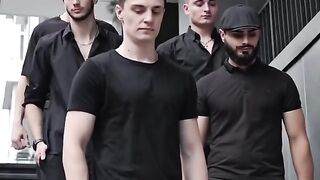 У тебя есть старший брат ?