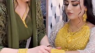 gorgeous bride wearing gold jewellery #shorts #bride #viral #gold.