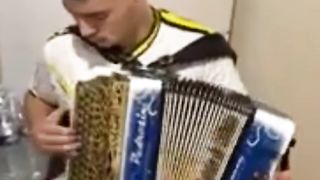 This beautiful song is very well played by Zézinho Do Bira.