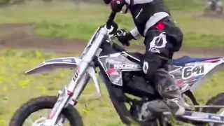 Coaching a 4 year old motocross？! ???????? #enjoytheride