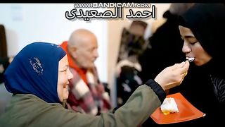 الحاجه سعديه بتاكل احفادها وحريم اولادها تورته فى عيد ميلاد الحاج جابر
