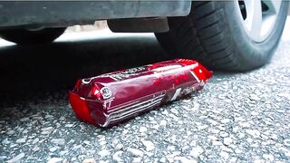 Esmagando coisas crocantes e macias de carro! CARRO EXPERIMENTAL VS SAMSUNG