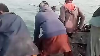 Mahi geer in distress