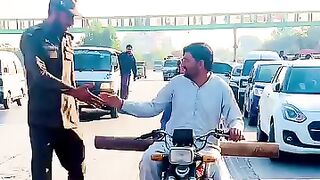 Is Tara Akhlaq hona Cha hi ay