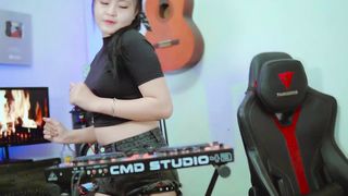 SO GOOD TERBARU MUSIK FULL BASS ASIK ( DJ AMILA ) - HENDRO ENGAKENG REMIX VIRAL