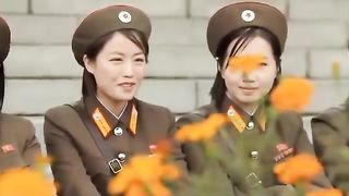КИТАЙСКИЕ ДЕВУШКИ НА ПАРАДЕ ПОД ПЕСНЮ КАТЮША