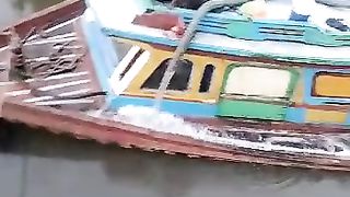 Sampan muatan sawit