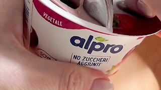 Bowl primaverile con la frutta